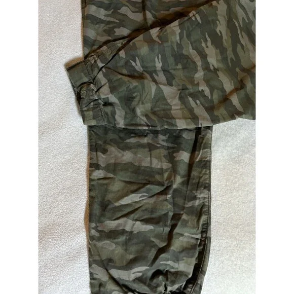 Levi's Camo Jet Set Jogger Pants Women's 24W LEVIS Jeans Army Lightweight pants - Picture 5 of 8